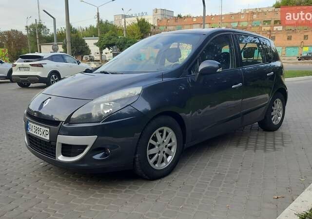 Серый Рено Megane Scenic, объемом двигателя 1.46 л и пробегом 240 тыс. км за 7900 $, фото 3 на Automoto.ua