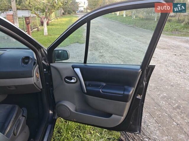 Серый Рено Megane Scenic, объемом двигателя 1.5 л и пробегом 302 тыс. км за 2900 $, фото 21 на Automoto.ua