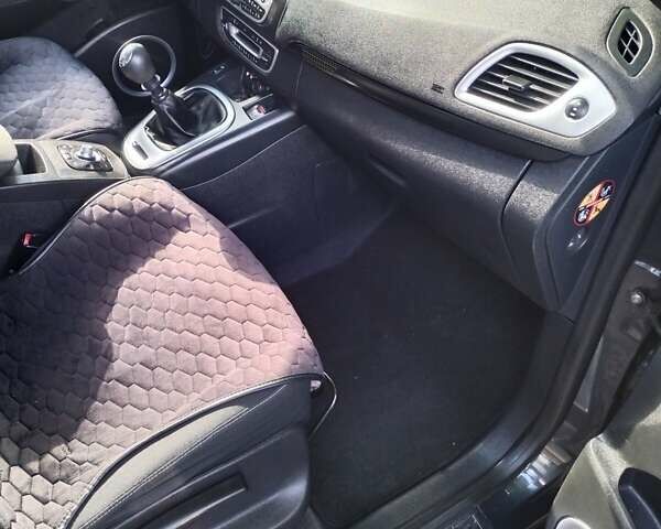 Серый Рено Megane Scenic, объемом двигателя 1.9 л и пробегом 207 тыс. км за 7100 $, фото 6 на Automoto.ua