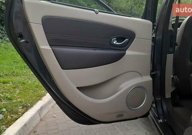 Серый Рено Megane Scenic, объемом двигателя 1.46 л и пробегом 240 тыс. км за 7900 $, фото 92 на Automoto.ua
