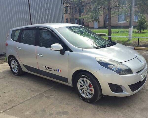 Серый Рено Megane Scenic, объемом двигателя 1.6 л и пробегом 184 тыс. км за 8200 $, фото 3 на Automoto.ua