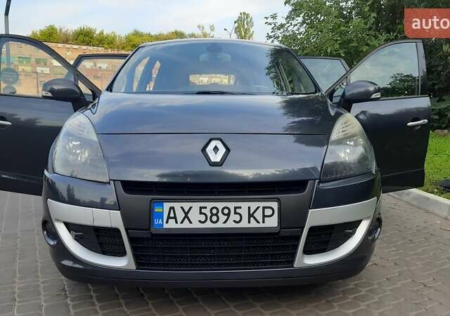 Серый Рено Megane Scenic, объемом двигателя 1.46 л и пробегом 240 тыс. км за 7900 $, фото 24 на Automoto.ua