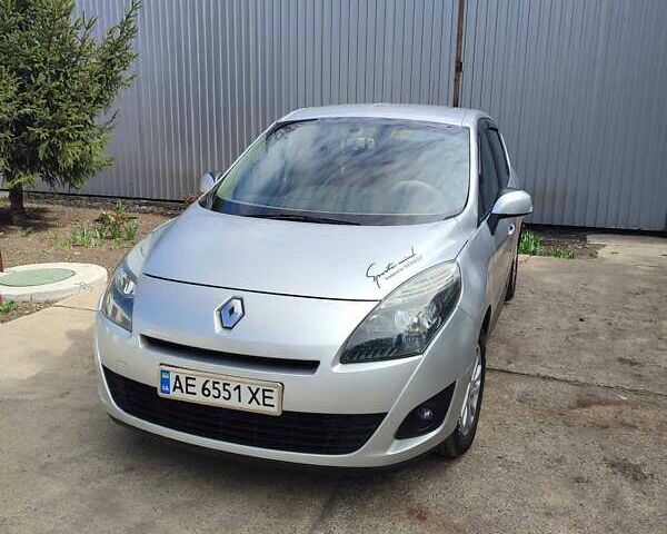 Серый Рено Megane Scenic, объемом двигателя 1.6 л и пробегом 184 тыс. км за 8200 $, фото 2 на Automoto.ua