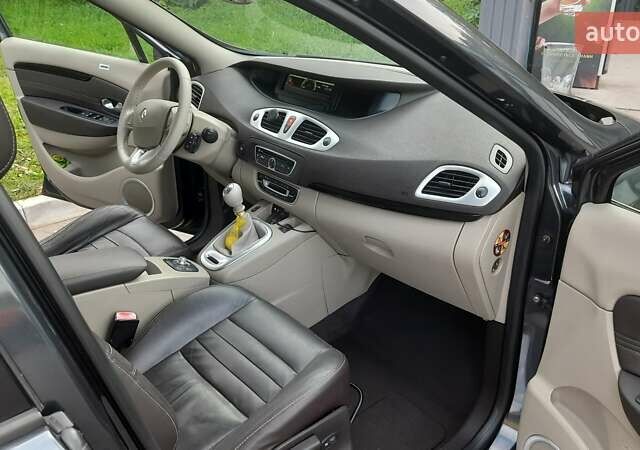 Серый Рено Megane Scenic, объемом двигателя 1.46 л и пробегом 240 тыс. км за 7900 $, фото 115 на Automoto.ua