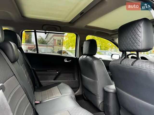 Серый Рено Megane Scenic, объемом двигателя 1.6 л и пробегом 270 тыс. км за 5990 $, фото 21 на Automoto.ua