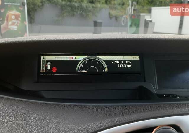 Серый Рено Megane Scenic, объемом двигателя 1.46 л и пробегом 240 тыс. км за 7900 $, фото 46 на Automoto.ua