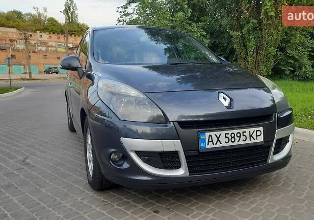 Серый Рено Megane Scenic, объемом двигателя 1.46 л и пробегом 240 тыс. км за 7900 $, фото 16 на Automoto.ua