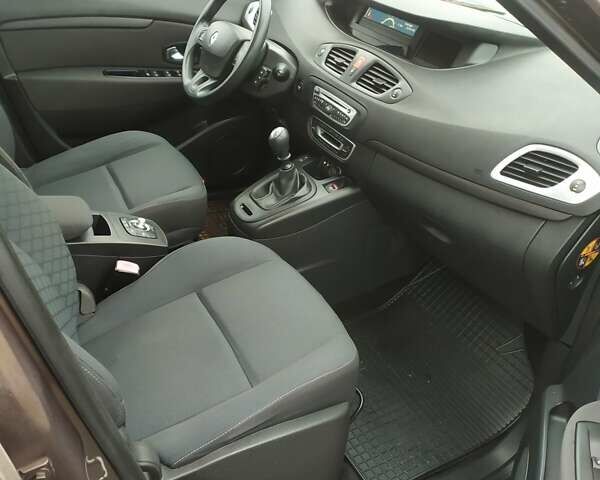 Серый Рено Megane Scenic, объемом двигателя 1.5 л и пробегом 245 тыс. км за 7000 $, фото 57 на Automoto.ua