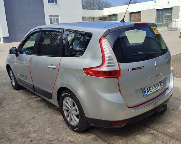 Серый Рено Megane Scenic, объемом двигателя 1.6 л и пробегом 184 тыс. км за 8200 $, фото 6 на Automoto.ua