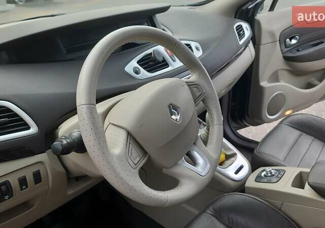 Серый Рено Megane Scenic, объемом двигателя 1.46 л и пробегом 240 тыс. км за 7900 $, фото 68 на Automoto.ua