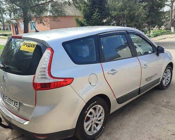Серый Рено Megane Scenic, объемом двигателя 1.6 л и пробегом 184 тыс. км за 8200 $, фото 5 на Automoto.ua