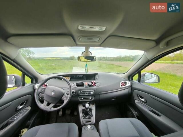 Серый Рено Megane Scenic, объемом двигателя 1.5 л и пробегом 245 тыс. км за 7000 $, фото 17 на Automoto.ua