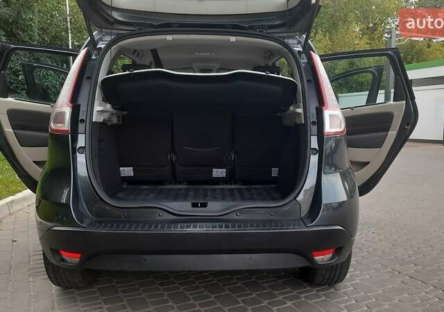 Серый Рено Megane Scenic, объемом двигателя 1.46 л и пробегом 240 тыс. км за 7900 $, фото 95 на Automoto.ua
