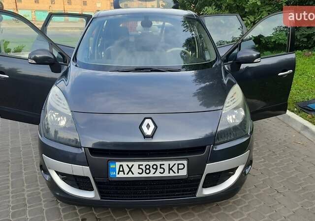 Серый Рено Megane Scenic, объемом двигателя 1.46 л и пробегом 240 тыс. км за 7900 $, фото 23 на Automoto.ua