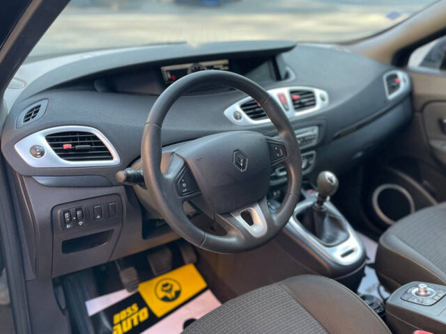 Серый Рено Megane Scenic, объемом двигателя 1.9 л и пробегом 233 тыс. км за 7999 $, фото 8 на Automoto.ua