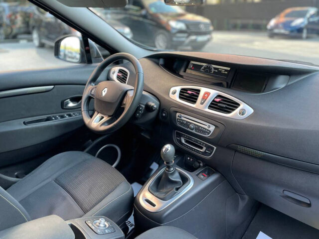 Серый Рено Megane Scenic, объемом двигателя 1.9 л и пробегом 233 тыс. км за 7999 $, фото 16 на Automoto.ua