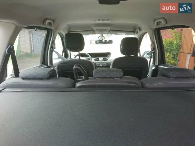 Серый Рено Megane Scenic, объемом двигателя 1.5 л и пробегом 210 тыс. км за 7500 $, фото 3 на Automoto.ua