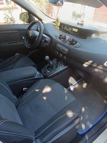 Серый Рено Megane Scenic, объемом двигателя 1.5 л и пробегом 242 тыс. км за 7800 $, фото 13 на Automoto.ua