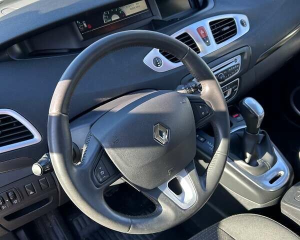 Серый Рено Megane Scenic, объемом двигателя 1.5 л и пробегом 212 тыс. км за 7000 $, фото 19 на Automoto.ua