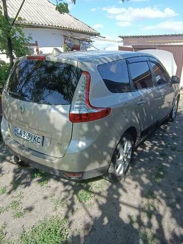 Серый Рено Megane Scenic, объемом двигателя 1.5 л и пробегом 242 тыс. км за 7800 $, фото 7 на Automoto.ua