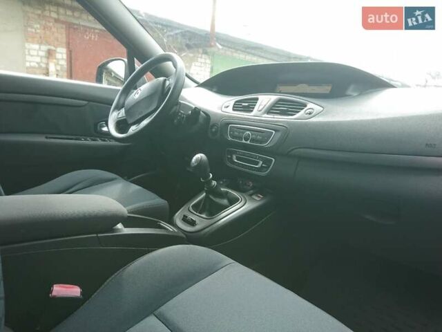 Серый Рено Megane Scenic, объемом двигателя 1.5 л и пробегом 210 тыс. км за 7500 $, фото 6 на Automoto.ua