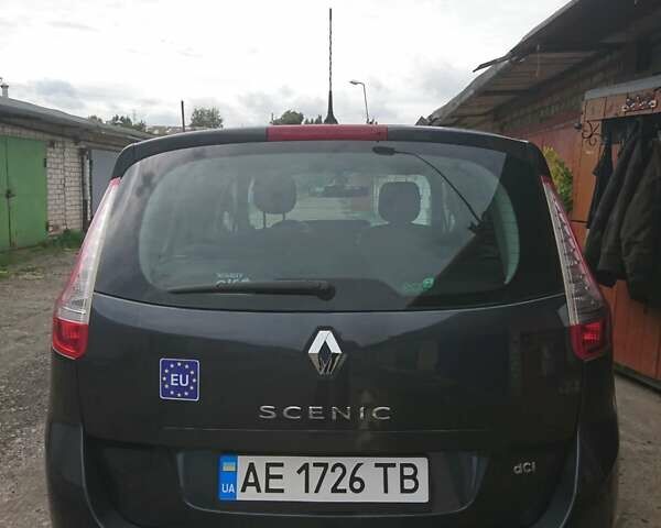 Серый Рено Megane Scenic, объемом двигателя 1.5 л и пробегом 210 тыс. км за 7500 $, фото 1 на Automoto.ua