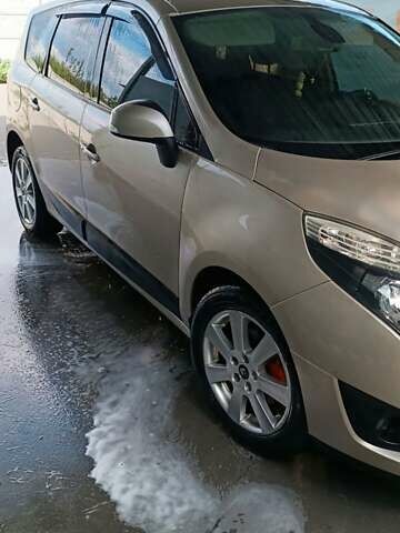 Серый Рено Megane Scenic, объемом двигателя 1.5 л и пробегом 242 тыс. км за 7800 $, фото 28 на Automoto.ua