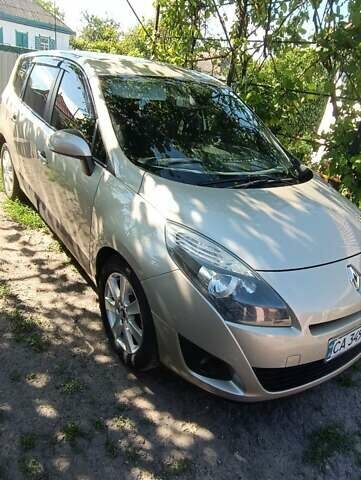 Серый Рено Megane Scenic, объемом двигателя 1.5 л и пробегом 242 тыс. км за 7800 $, фото 8 на Automoto.ua