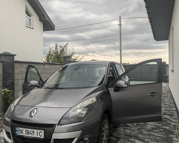 Сірий Рено Megane Scenic, об'ємом двигуна 1.5 л та пробігом 212 тис. км за 6250 $, фото 2 на Automoto.ua