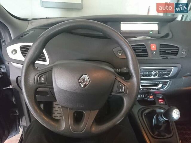 Серый Рено Megane Scenic, объемом двигателя 1.5 л и пробегом 210 тыс. км за 7500 $, фото 5 на Automoto.ua