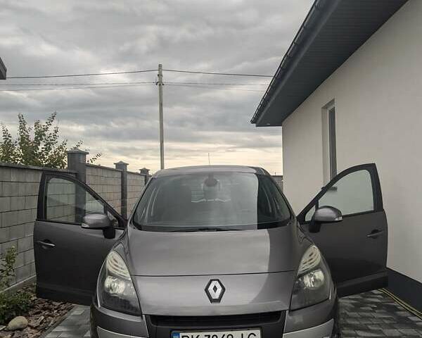 Сірий Рено Megane Scenic, об'ємом двигуна 1.5 л та пробігом 212 тис. км за 6250 $, фото 1 на Automoto.ua