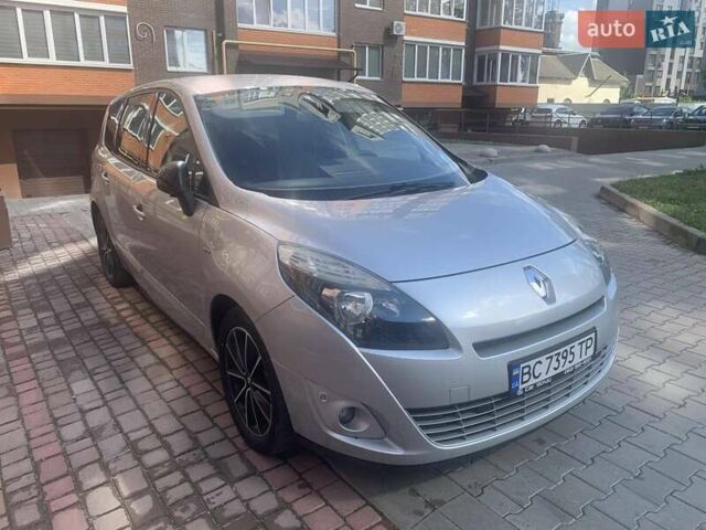 Серый Рено Megane Scenic, объемом двигателя 2 л и пробегом 244 тыс. км за 8600 $, фото 6 на Automoto.ua
