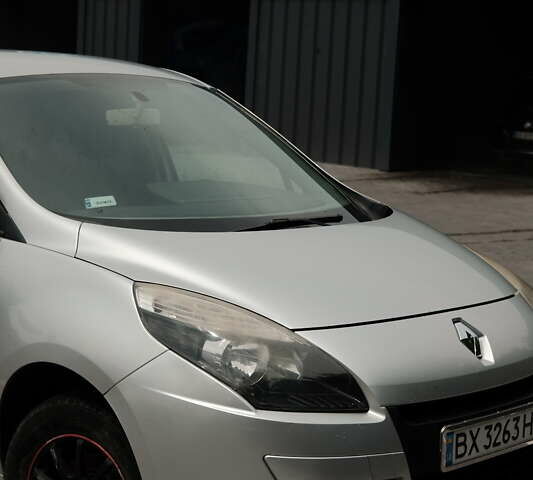 Сірий Рено Megane Scenic, об'ємом двигуна 1.5 л та пробігом 325 тис. км за 6200 $, фото 1 на Automoto.ua