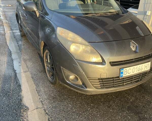 Серый Рено Megane Scenic, объемом двигателя 1.5 л и пробегом 328 тыс. км за 6700 $, фото 2 на Automoto.ua