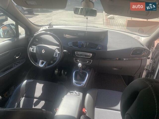 Серый Рено Megane Scenic, объемом двигателя 2 л и пробегом 244 тыс. км за 8600 $, фото 7 на Automoto.ua