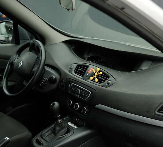 Сірий Рено Megane Scenic, об'ємом двигуна 1.5 л та пробігом 325 тис. км за 6200 $, фото 3 на Automoto.ua