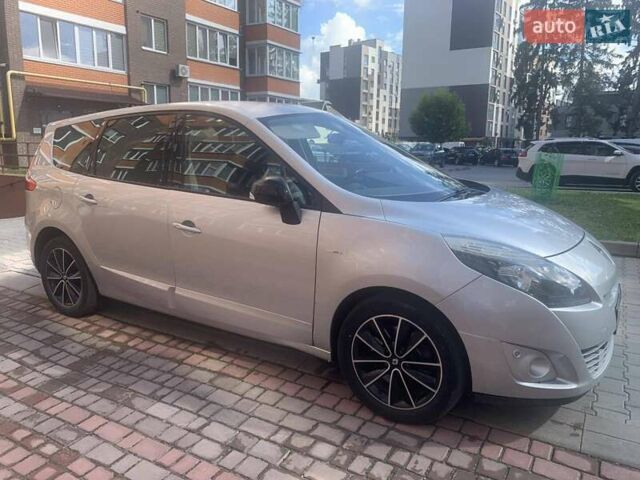 Серый Рено Megane Scenic, объемом двигателя 2 л и пробегом 244 тыс. км за 8600 $, фото 8 на Automoto.ua