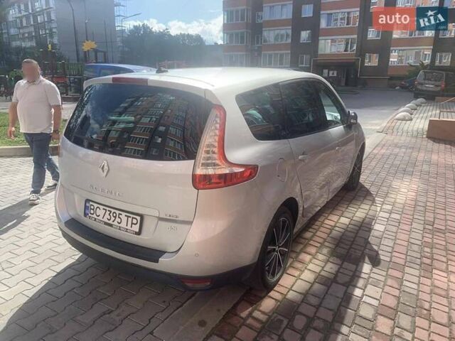 Серый Рено Megane Scenic, объемом двигателя 2 л и пробегом 244 тыс. км за 8600 $, фото 4 на Automoto.ua