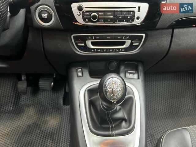 Сірий Рено Megane Scenic, об'ємом двигуна 1.6 л та пробігом 238 тис. км за 9800 $, фото 20 на Automoto.ua