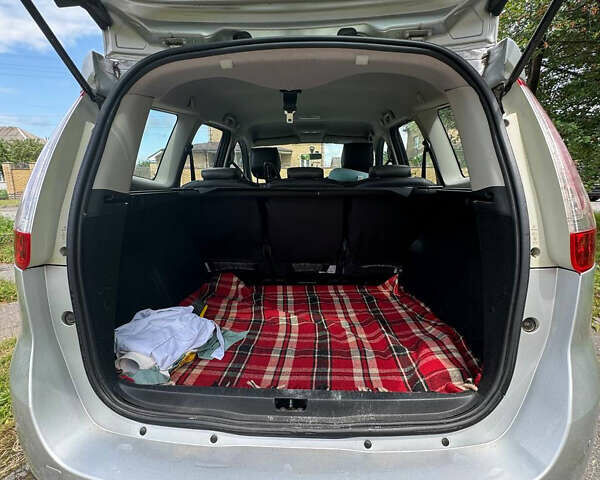 Серый Рено Megane Scenic, объемом двигателя 1.5 л и пробегом 181 тыс. км за 8500 $, фото 7 на Automoto.ua