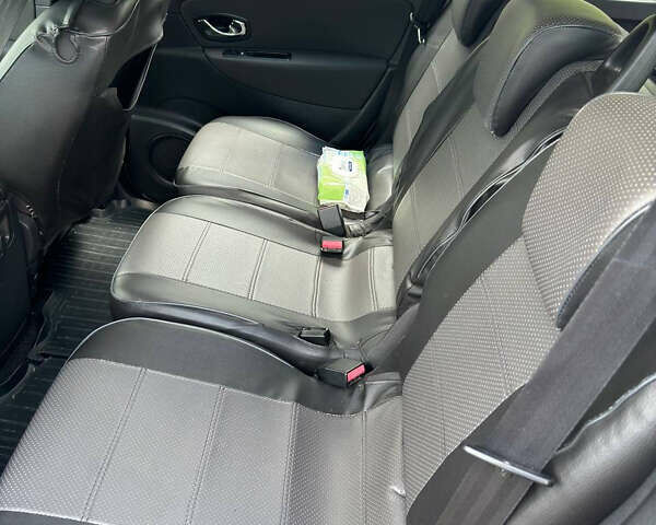 Серый Рено Megane Scenic, объемом двигателя 1.5 л и пробегом 181 тыс. км за 8500 $, фото 4 на Automoto.ua