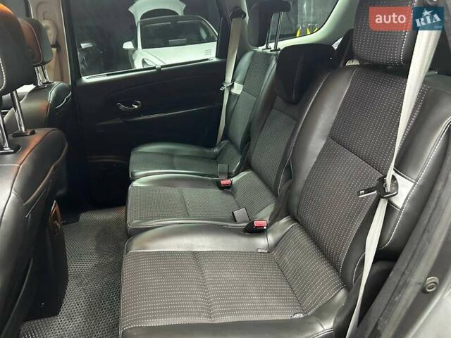 Сірий Рено Megane Scenic, об'ємом двигуна 1.6 л та пробігом 238 тис. км за 9800 $, фото 16 на Automoto.ua