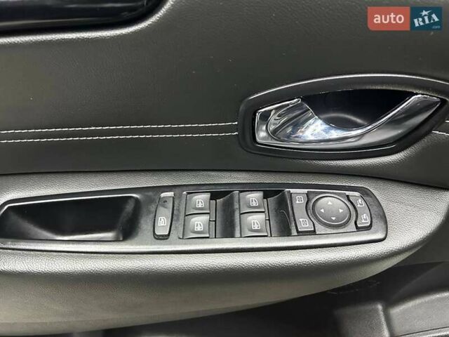 Сірий Рено Megane Scenic, об'ємом двигуна 1.6 л та пробігом 238 тис. км за 9800 $, фото 6 на Automoto.ua