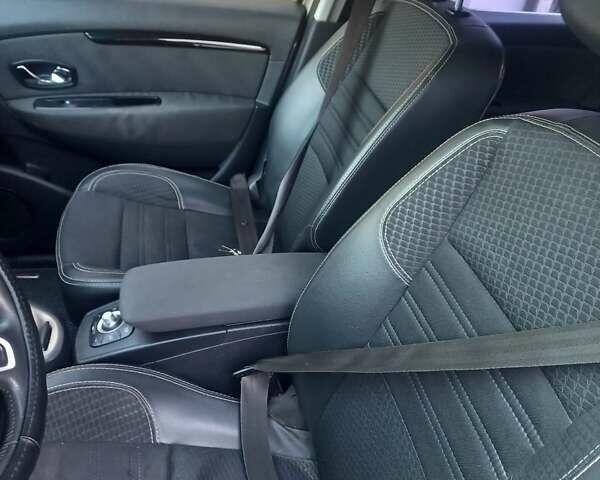 Серый Рено Megane Scenic, объемом двигателя 1.5 л и пробегом 260 тыс. км за 8700 $, фото 3 на Automoto.ua
