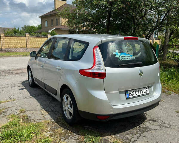 Серый Рено Megane Scenic, объемом двигателя 1.5 л и пробегом 181 тыс. км за 8500 $, фото 2 на Automoto.ua