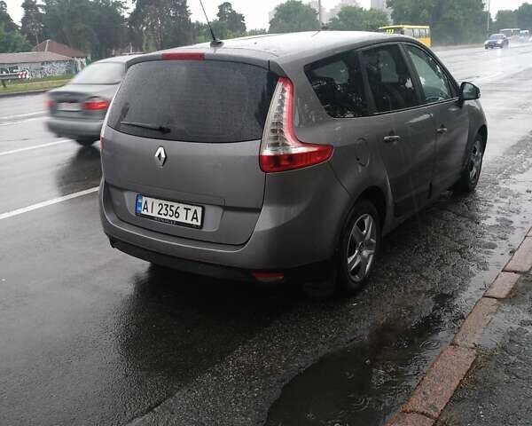 Серый Рено Megane Scenic, объемом двигателя 1.5 л и пробегом 202 тыс. км за 9700 $, фото 1 на Automoto.ua