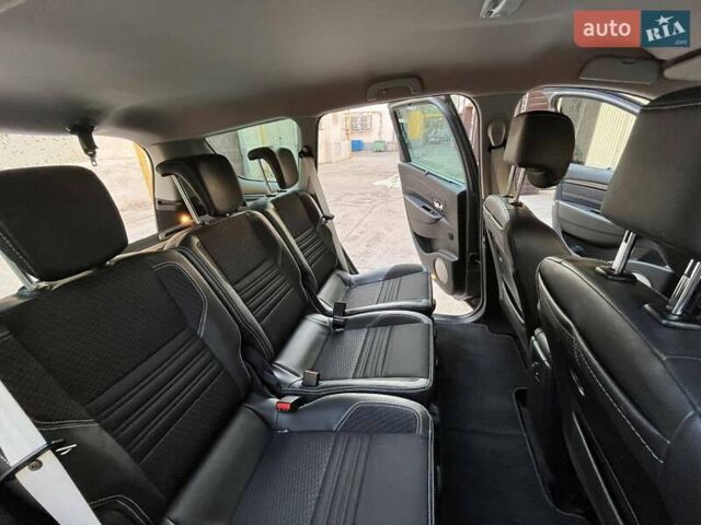 Серый Рено Megane Scenic, объемом двигателя 1.5 л и пробегом 186 тыс. км за 11600 $, фото 10 на Automoto.ua