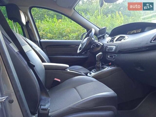 Серый Рено Megane Scenic, объемом двигателя 1.5 л и пробегом 180 тыс. км за 10300 $, фото 9 на Automoto.ua