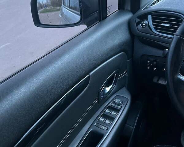 Серый Рено Megane Scenic, объемом двигателя 1.5 л и пробегом 291 тыс. км за 8500 $, фото 18 на Automoto.ua