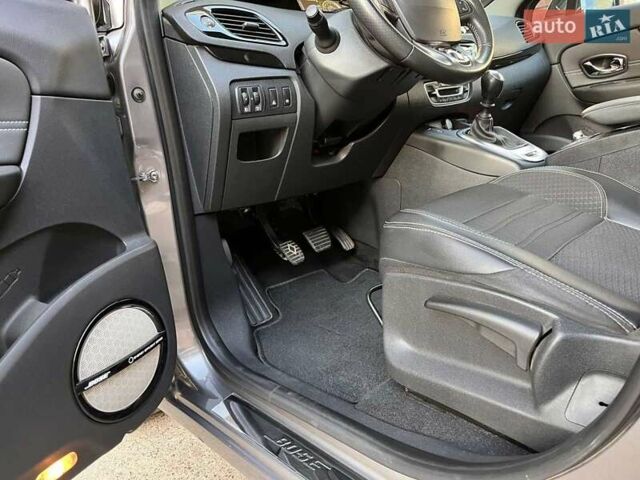 Серый Рено Megane Scenic, объемом двигателя 1.5 л и пробегом 186 тыс. км за 11600 $, фото 15 на Automoto.ua